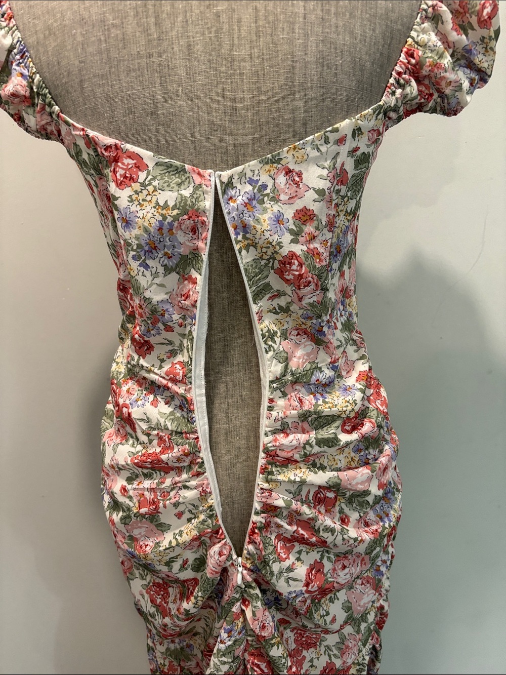 Off‑Shoulder Floral Midi Dress in Pink and Cream - Picture 12 of 16